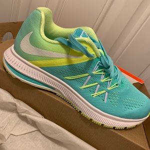 NWT. Nike women’s Zoom Winflo3 sneakers. Size 8.5